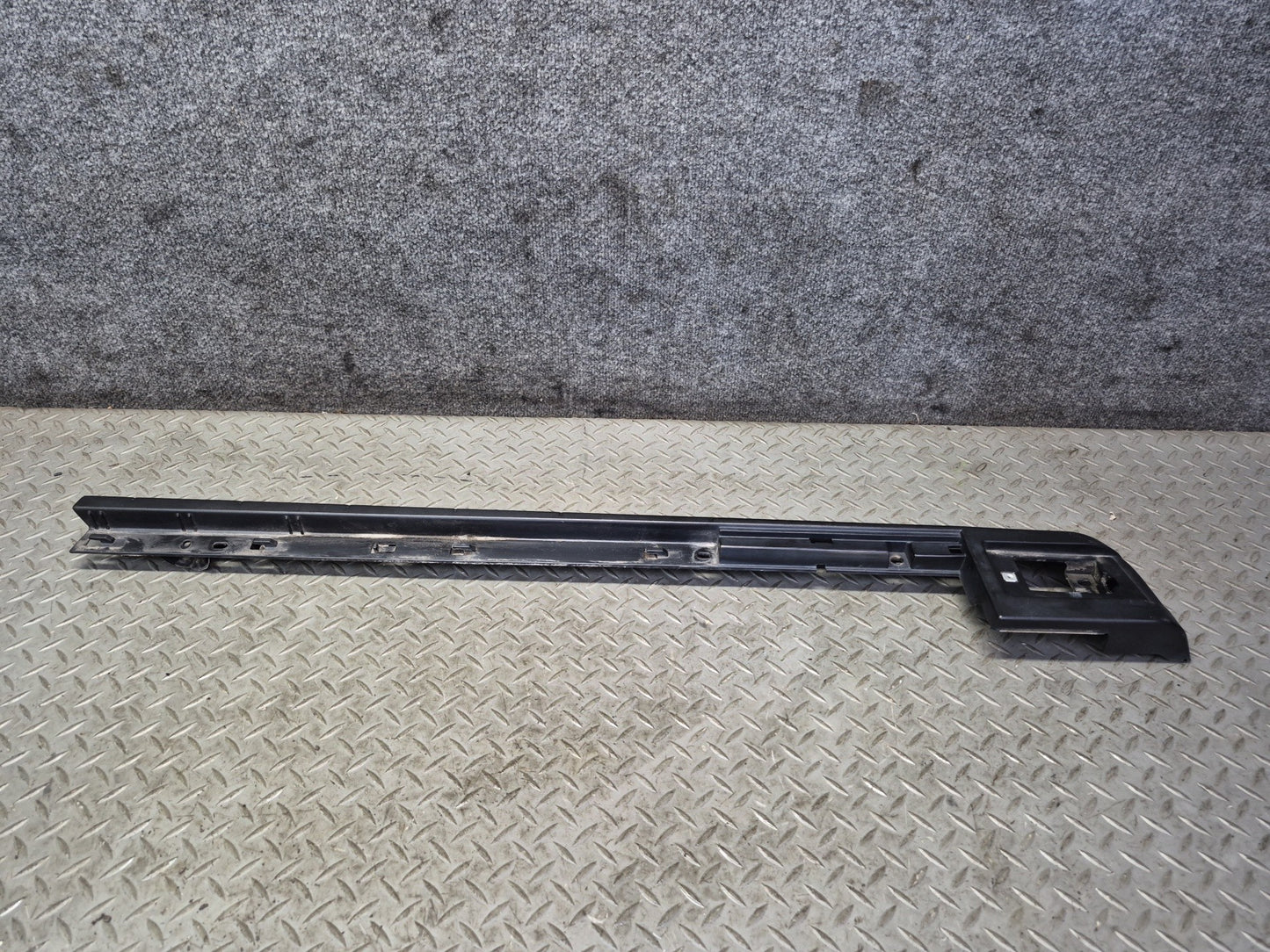 2003-2007 Hummer H2 Front Right Roof Rail Trim Cover Molding 15241412