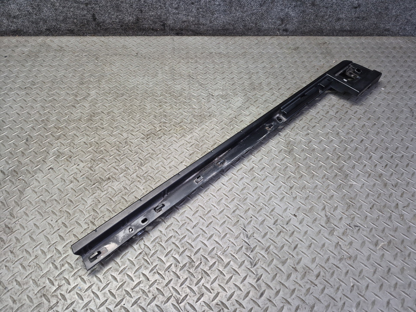 2003-2007 Hummer H2 Front Right Roof Rail Trim Cover Molding 15241412