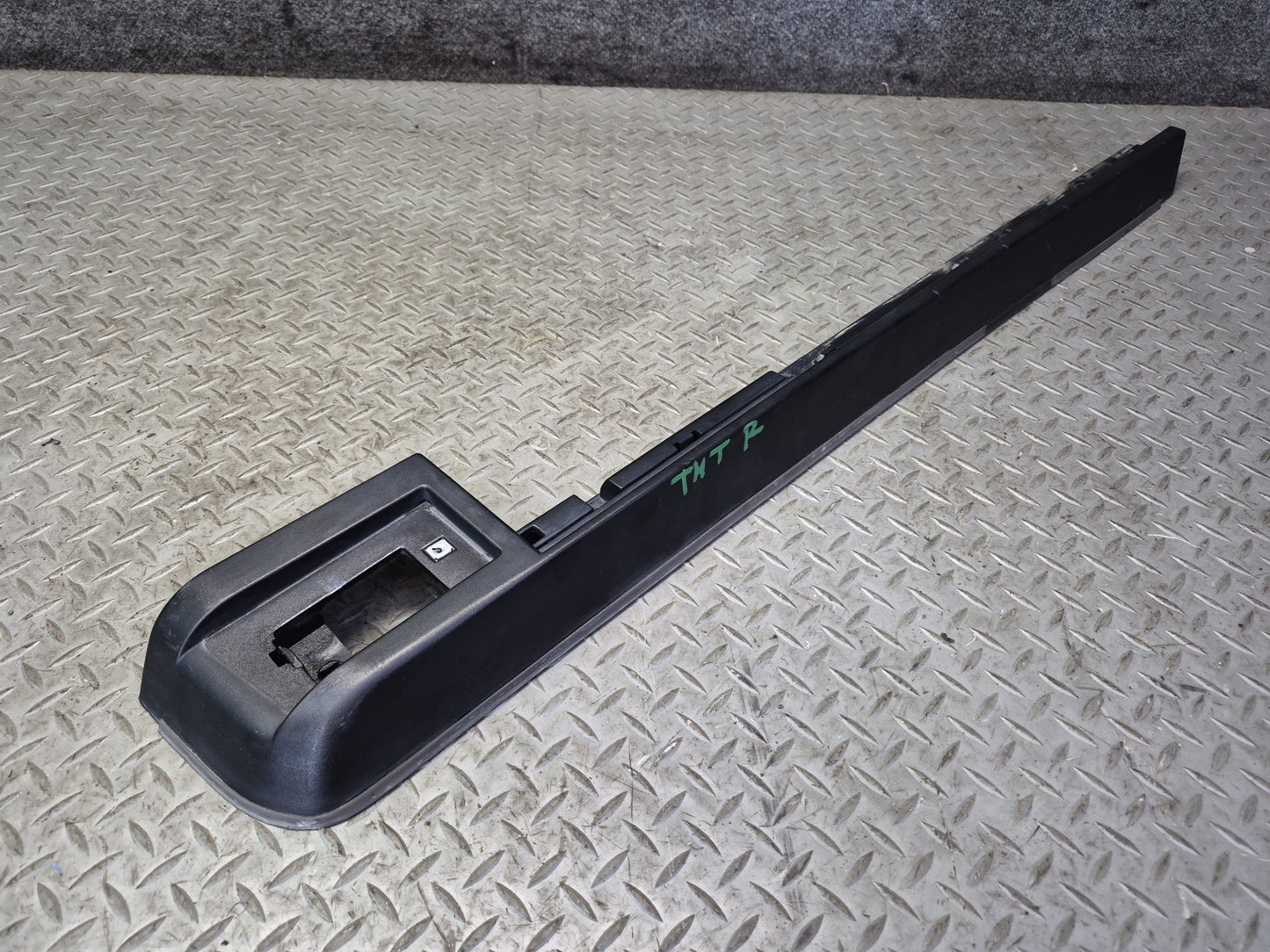 2003-2007 Hummer H2 Front Right Roof Rail Trim Cover Molding 15241412