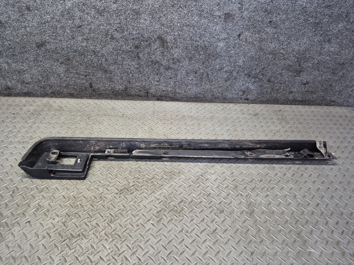 2003-2007 Hummer H2 Front Right Roof Rail Trim Cover Molding 15241412