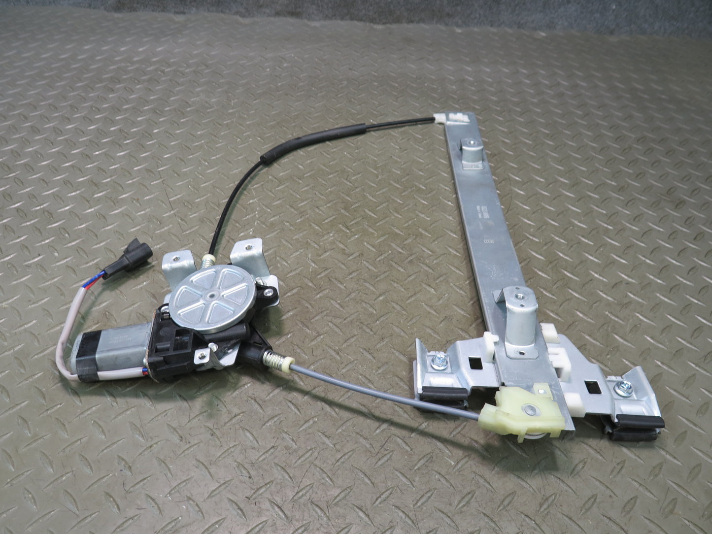 2003-2009 Hummer H2 Rear Left Door Window Regulator w Motor