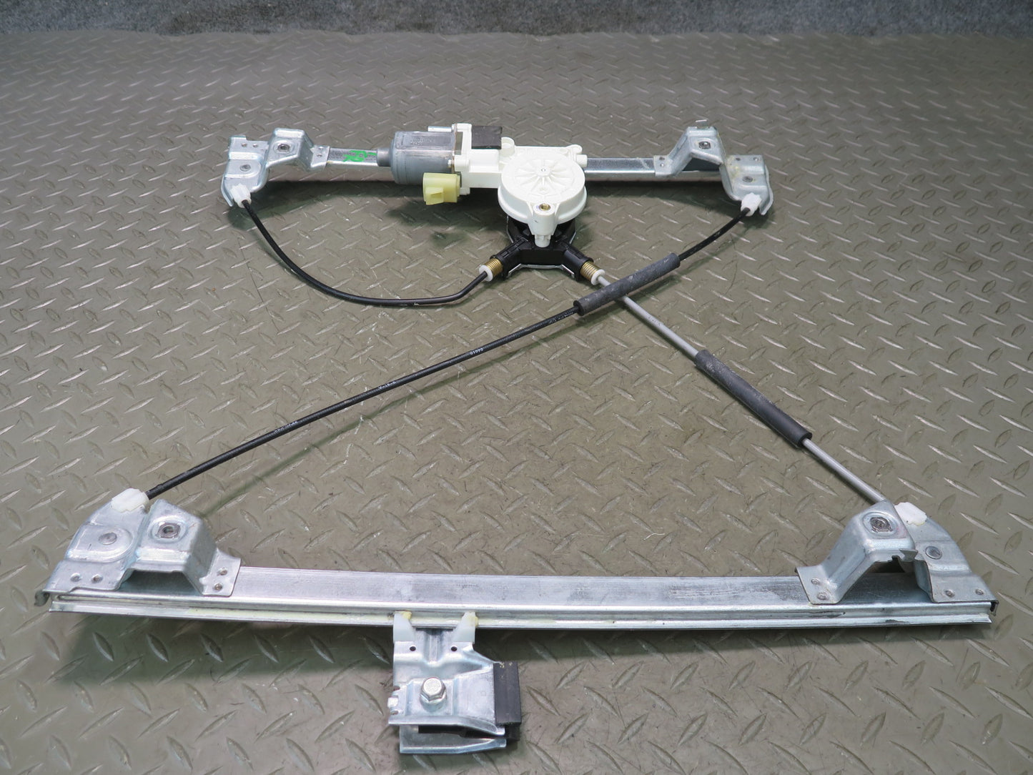 2003-2009 Hummer H2 Front Right Door Window Regulator w Motor