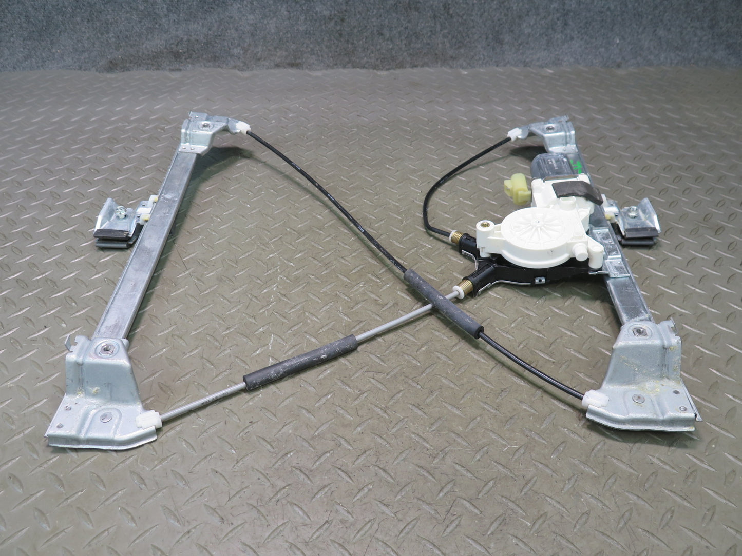 2003-2009 Hummer H2 Front Right Door Window Regulator w Motor