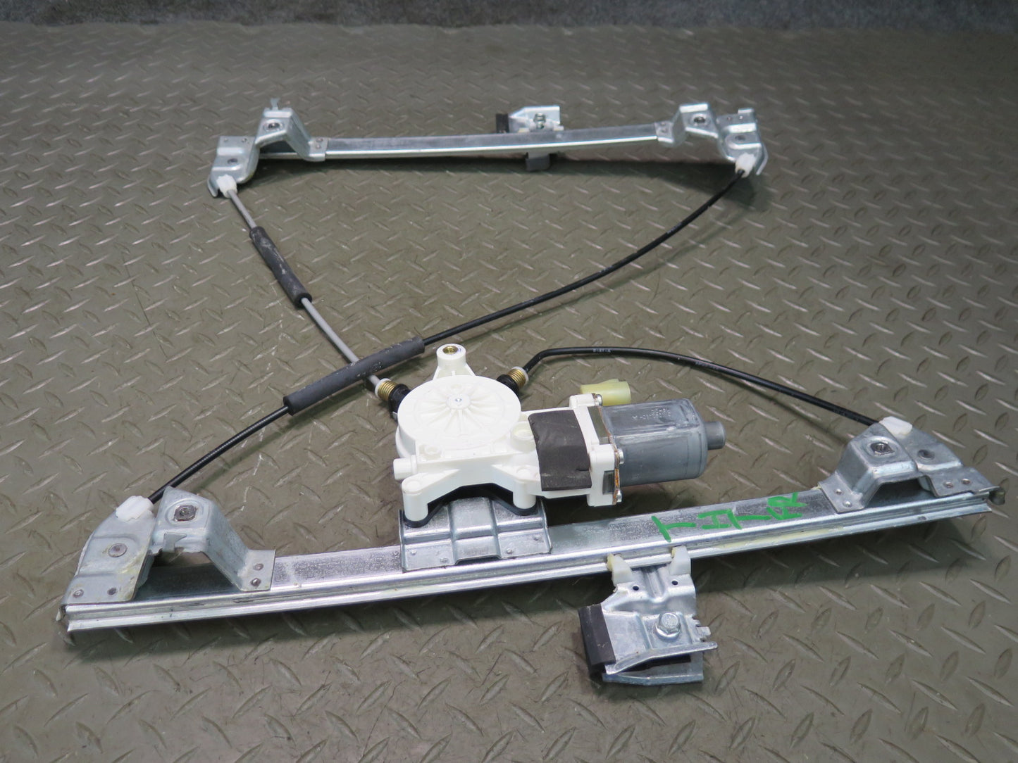 2003-2009 Hummer H2 Front Right Door Window Regulator w Motor