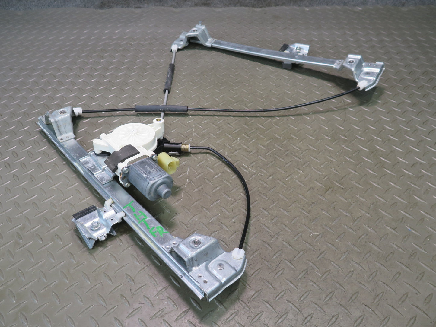 2003-2009 Hummer H2 Front Right Door Window Regulator w Motor