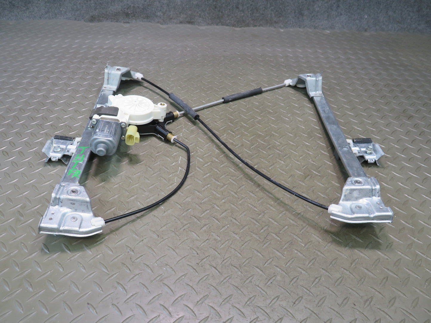 2003-2009 Hummer H2 Front Right Door Window Regulator w Motor