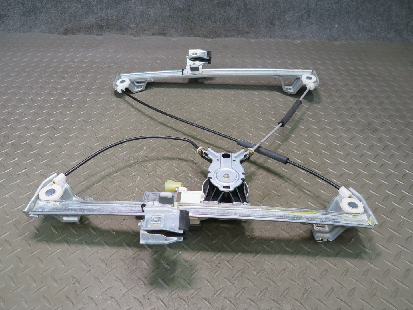 2003-2009 Hummer H2 Front Right Door Window Regulator w Motor