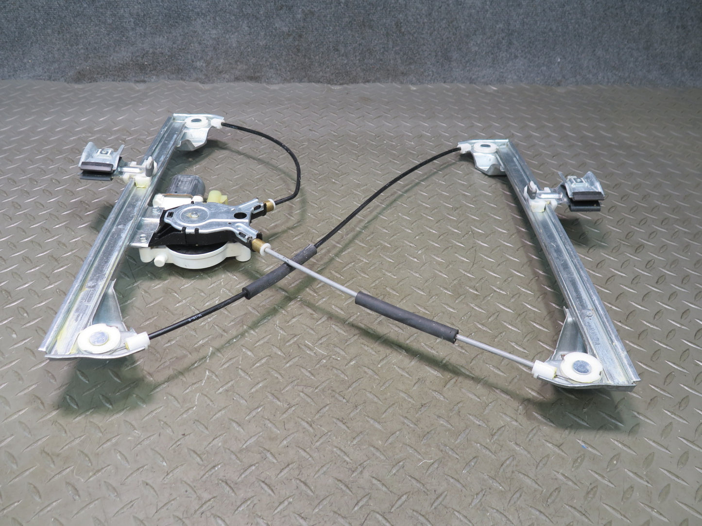 2003-2009 Hummer H2 Front Right Door Window Regulator w Motor