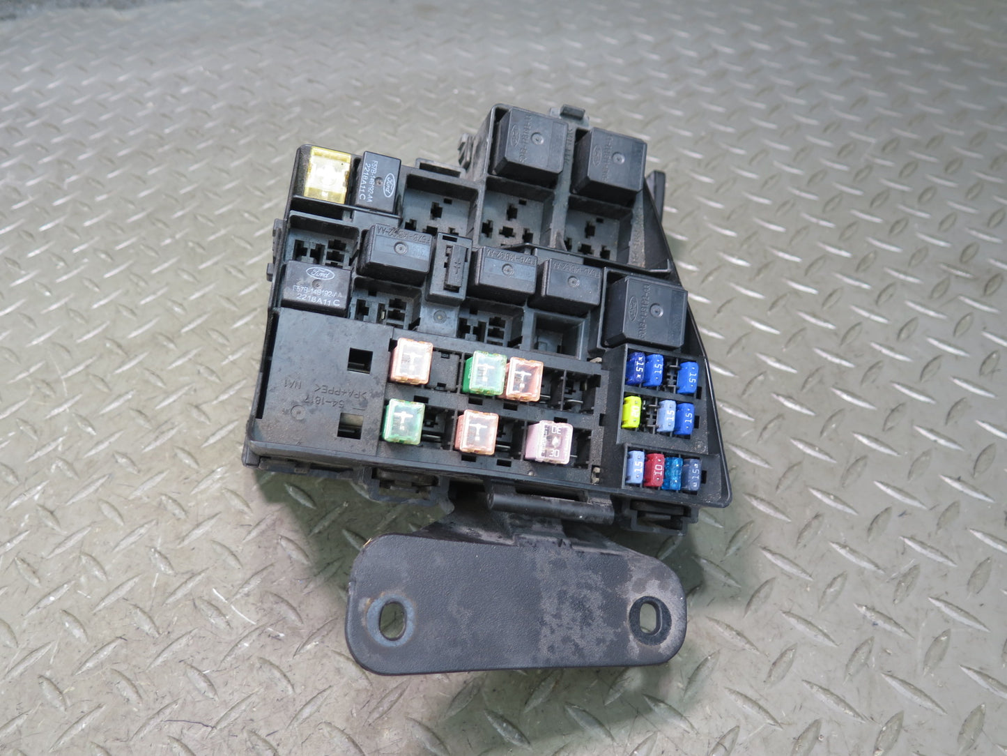 02-05 Ford Thunderbird Engine Bay Fuse Relay Box Module OEM
