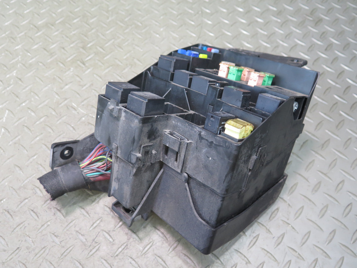 02-05 Ford Thunderbird Engine Bay Fuse Relay Box Module OEM