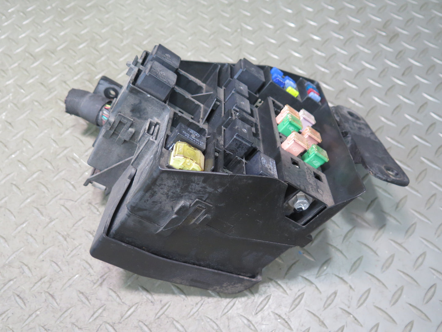 02-05 Ford Thunderbird Engine Bay Fuse Relay Box Module OEM