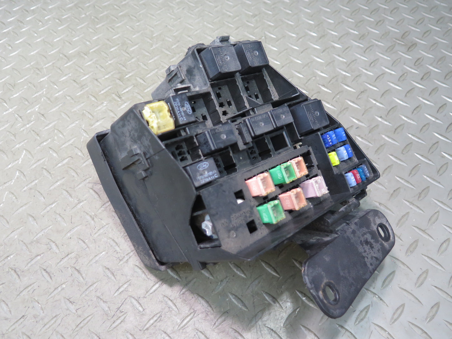 02-05 Ford Thunderbird Engine Bay Fuse Relay Box Module OEM