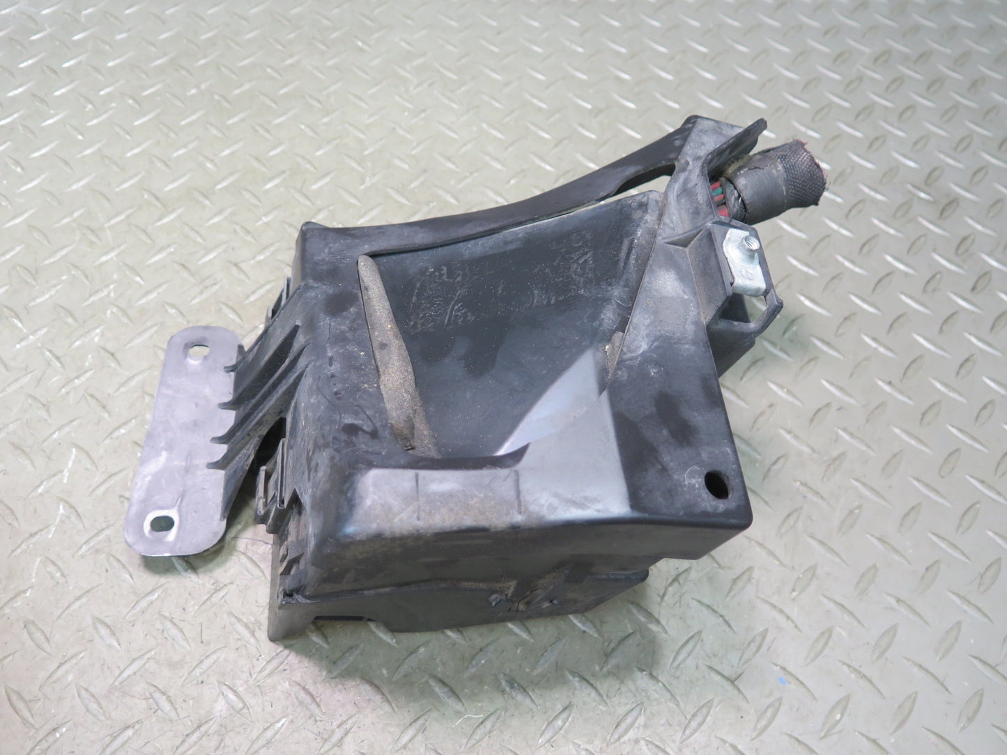 02-05 Ford Thunderbird Engine Bay Fuse Relay Box Module OEM