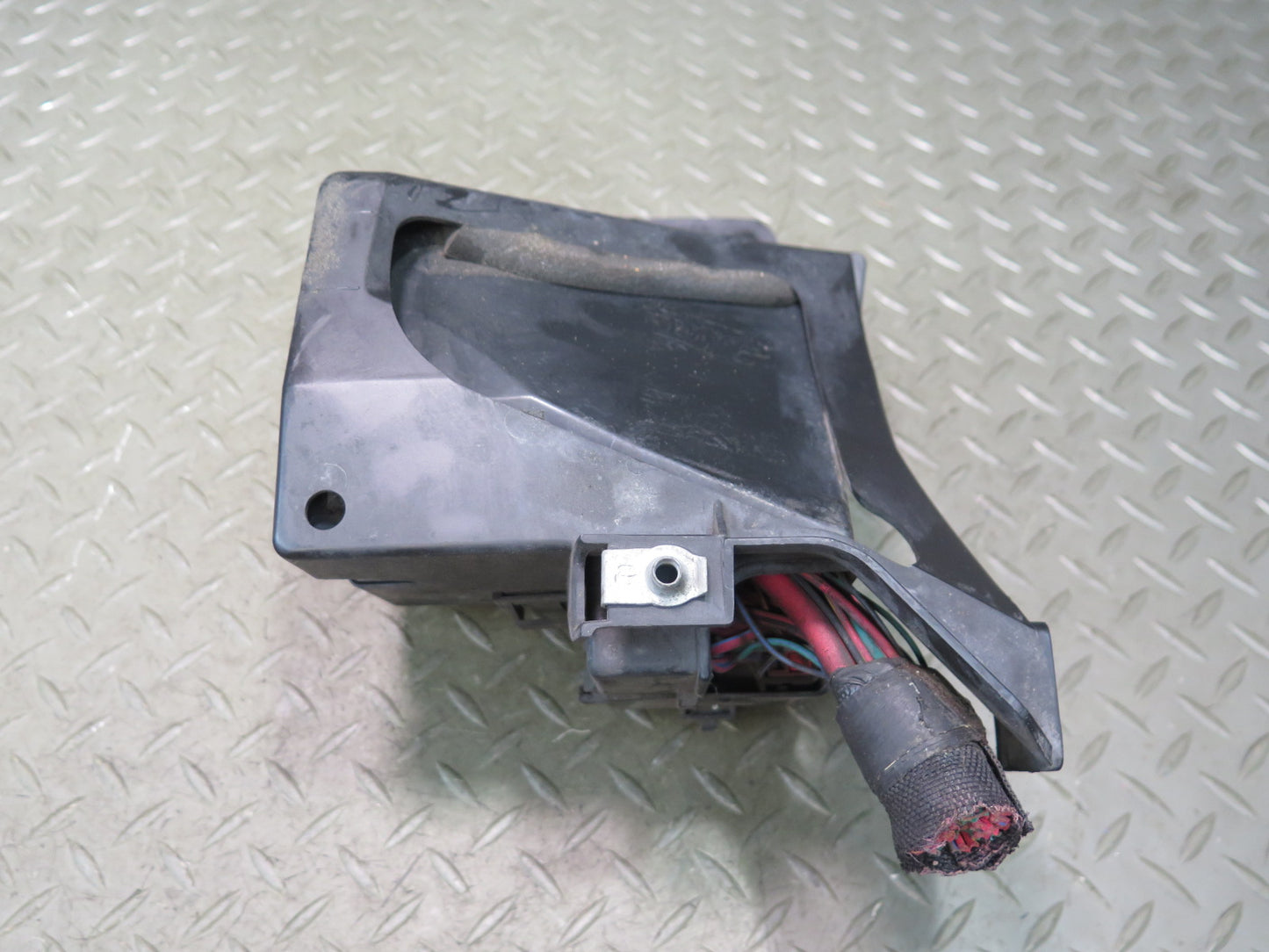 02-05 Ford Thunderbird Engine Bay Fuse Relay Box Module OEM