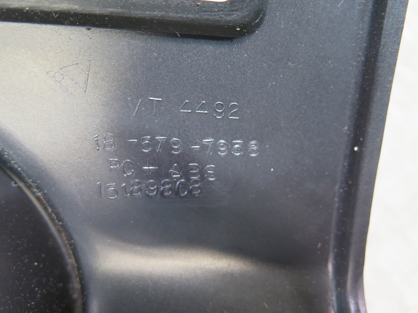 2003-2007 Hummer H2 Dash Front Left Trim Panel w A/C Air Vent 15189808