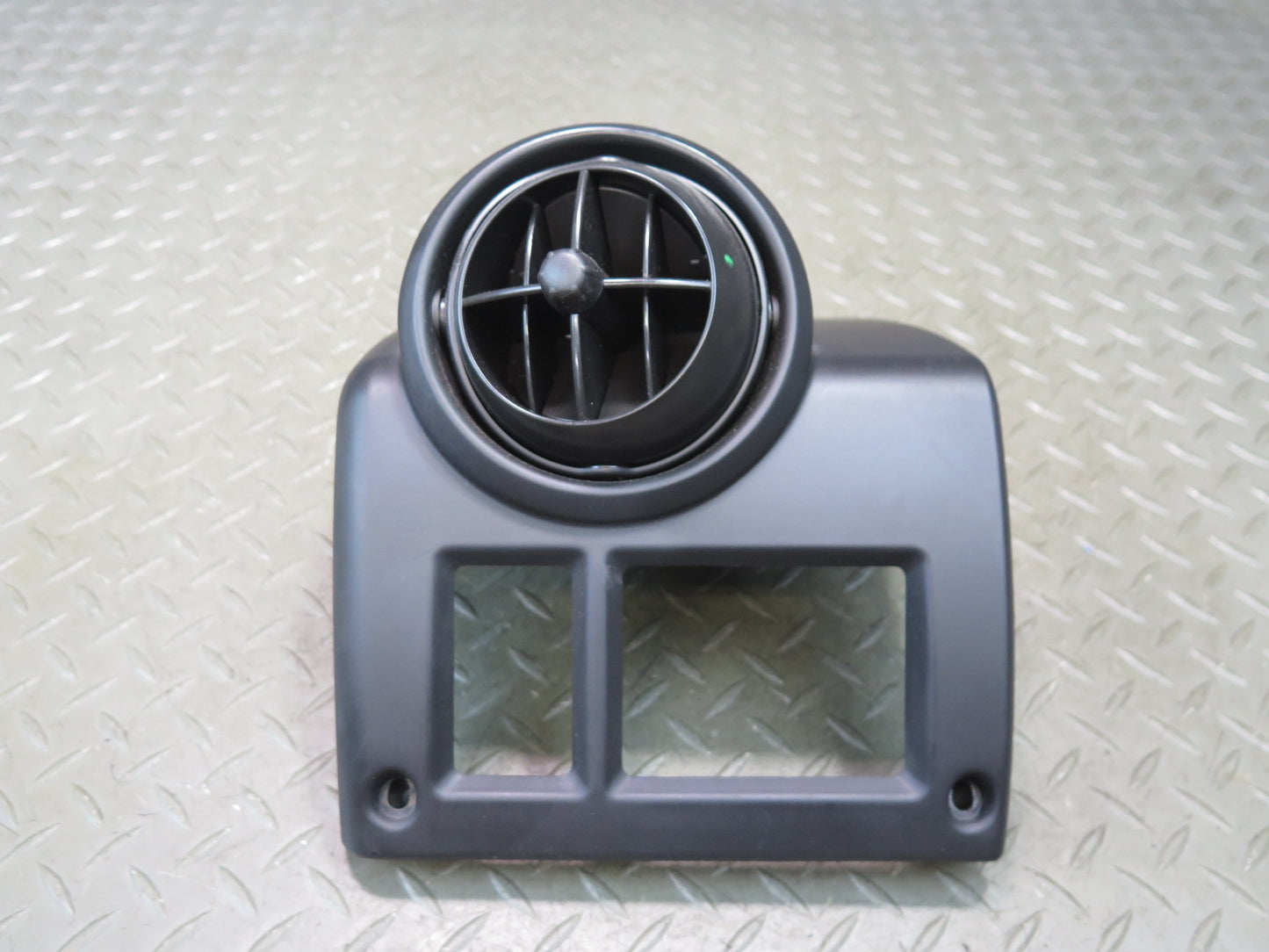 2003-2007 Hummer H2 Dash Front Left Trim Panel w A/C Air Vent 15189808