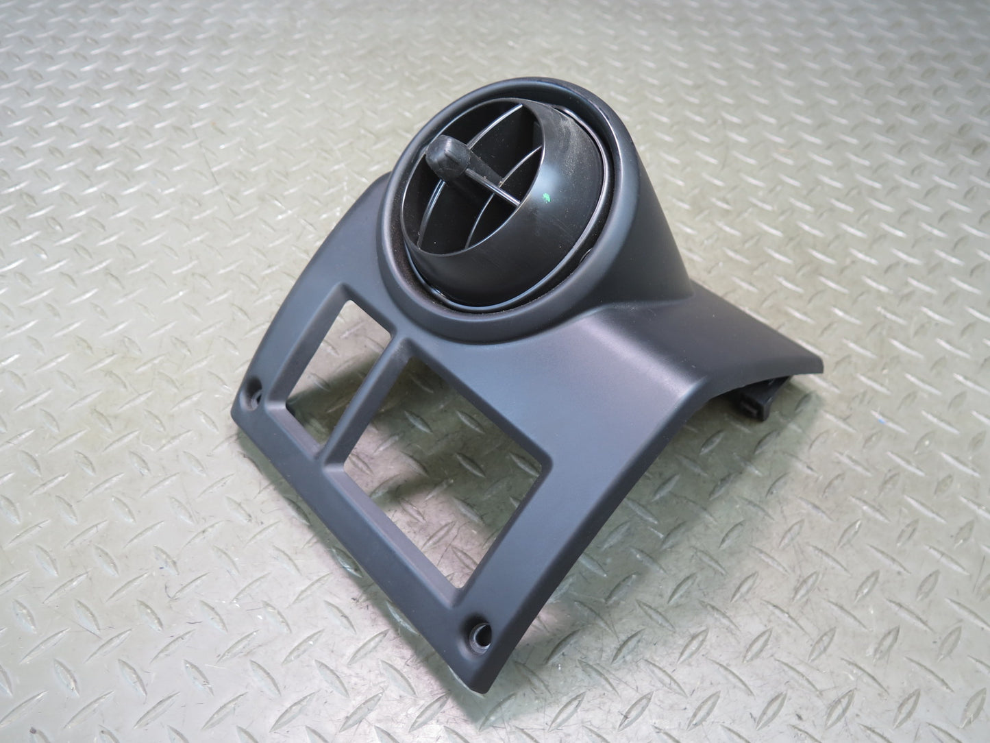 2003-2007 Hummer H2 Dash Front Left Trim Panel w A/C Air Vent 15189808