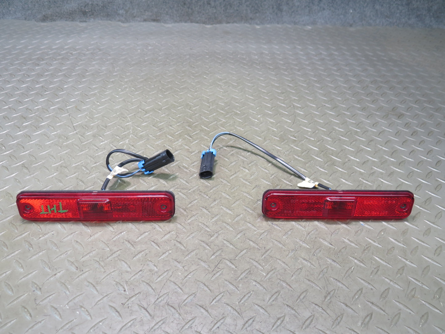 2003-2009 Hummer H2 Rear Left & Right Side Marker Light Lamp Set of 2