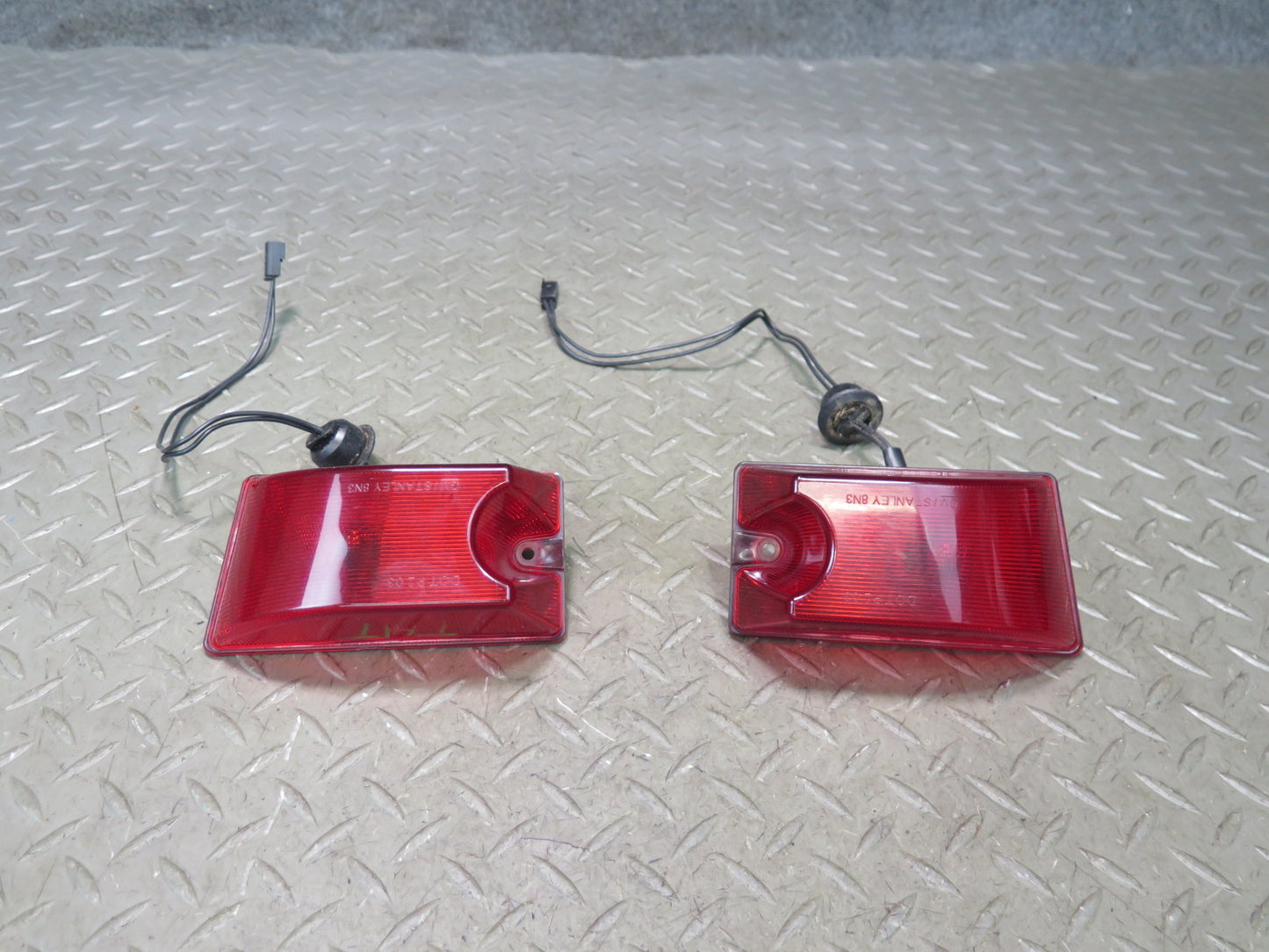2003-2009 Hummer H2 Rear Left & Right Roof Clearance Marker Light Lamp Set of 2