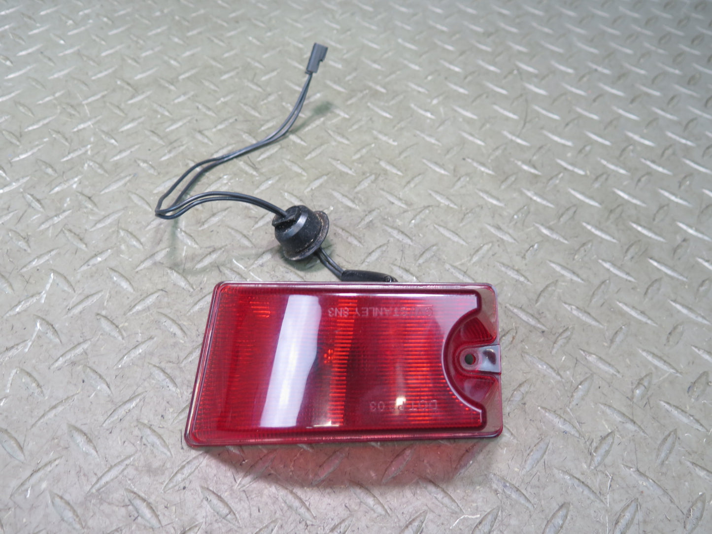 2003-2009 Hummer H2 Rear Left & Right Roof Clearance Marker Light Lamp Set of 2