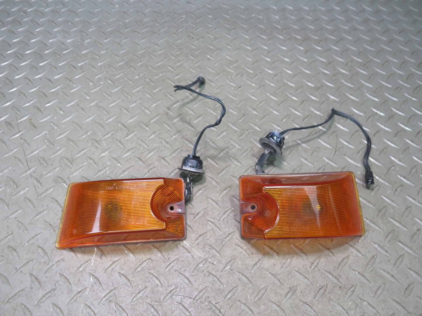 2003-2009 Hummer H2 Front Left & Right Roof Clearance Marker Light Lamp Set of 2