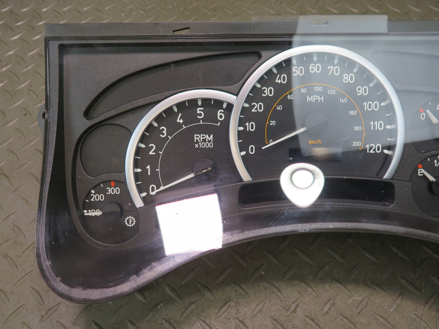 2005 Hummer H2 Instrument Cluster Gauge Speedometer 15223557