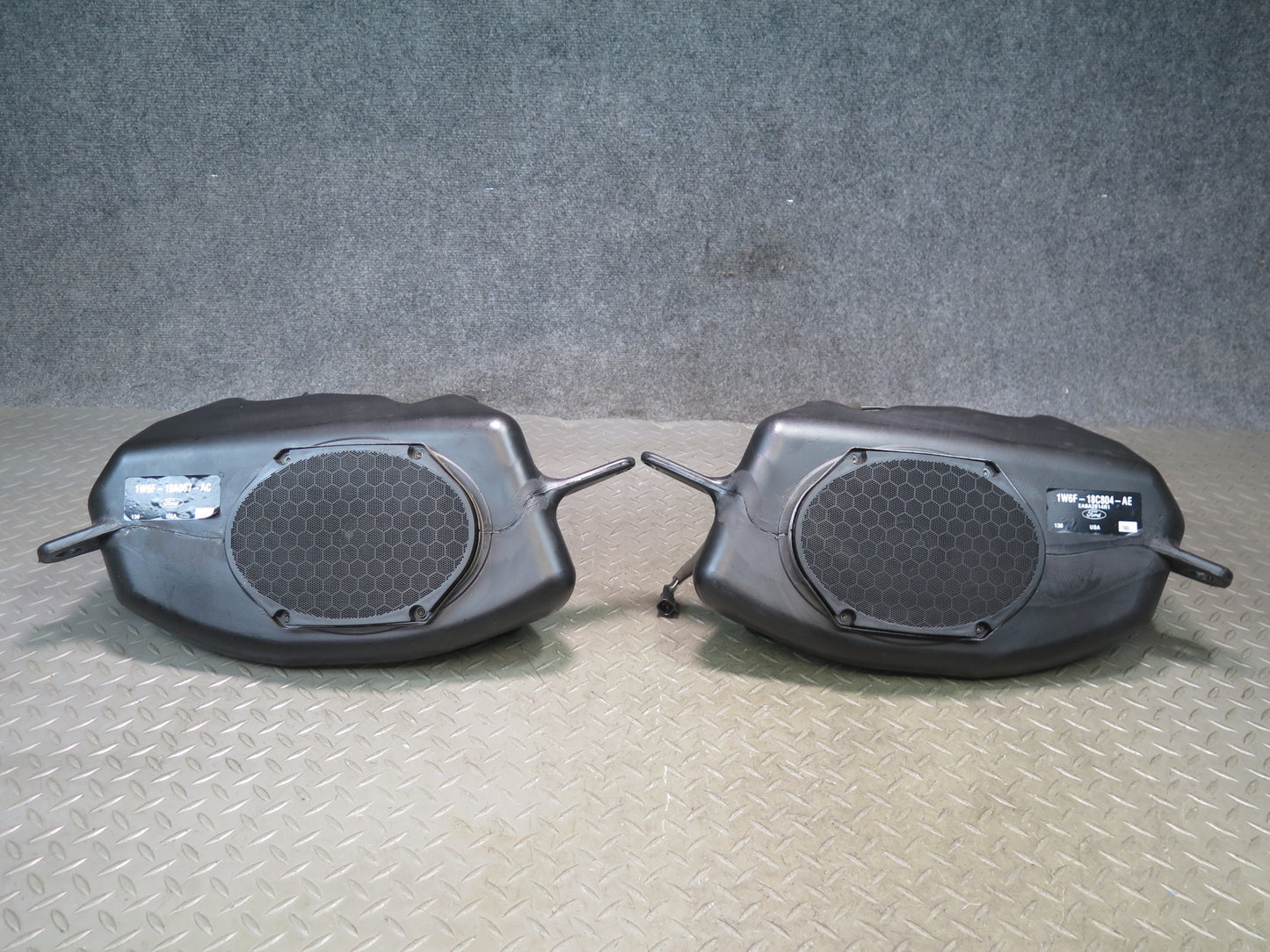 02-05 Ford Thunderbird Set of 2 Rear Left & Right Subwoofer Speaker Box OEM