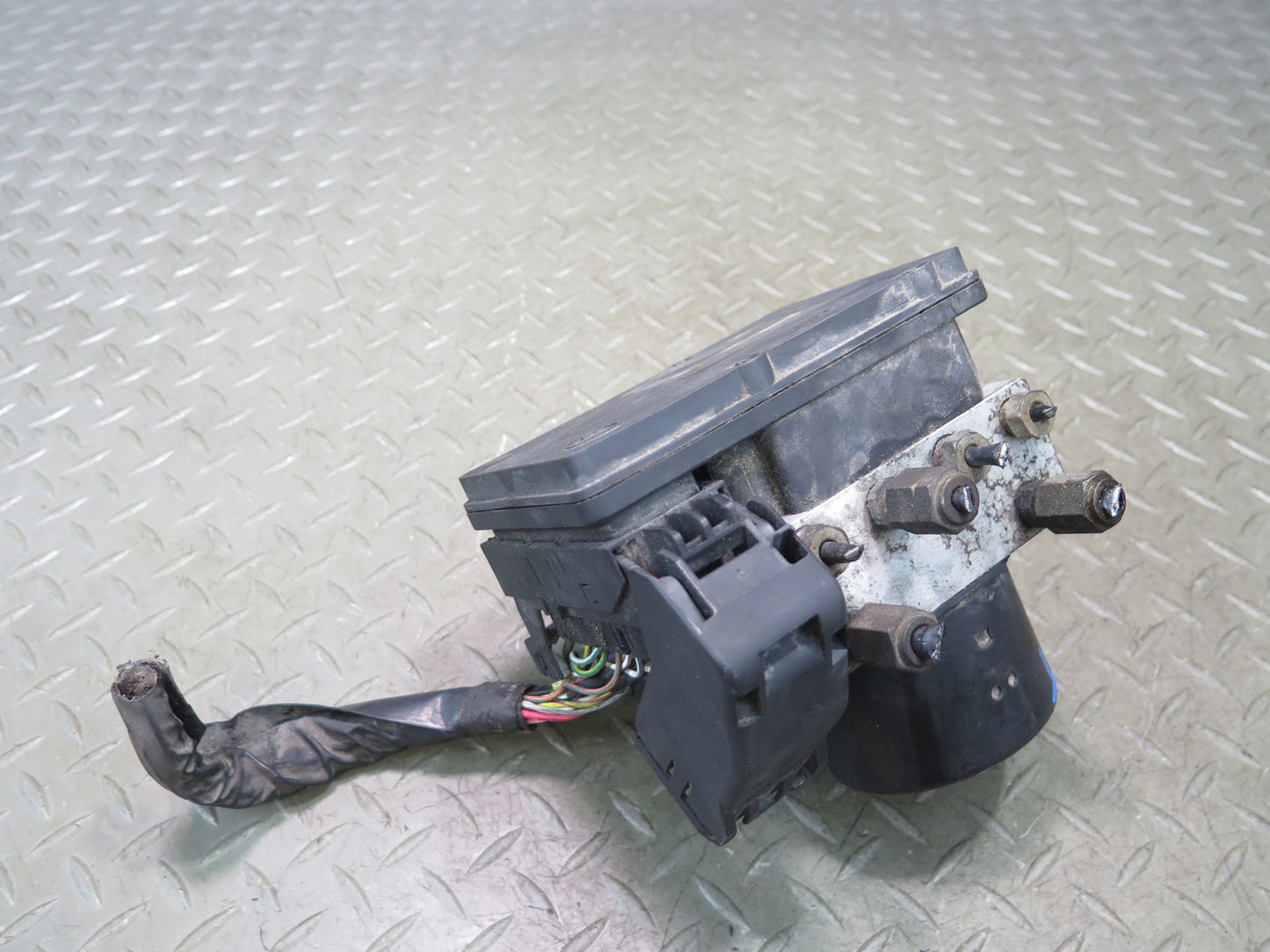 02-05 Ford Thunderbird Anti Lock Brake ABS Pump Module 3W4T-2C219-BE OEM