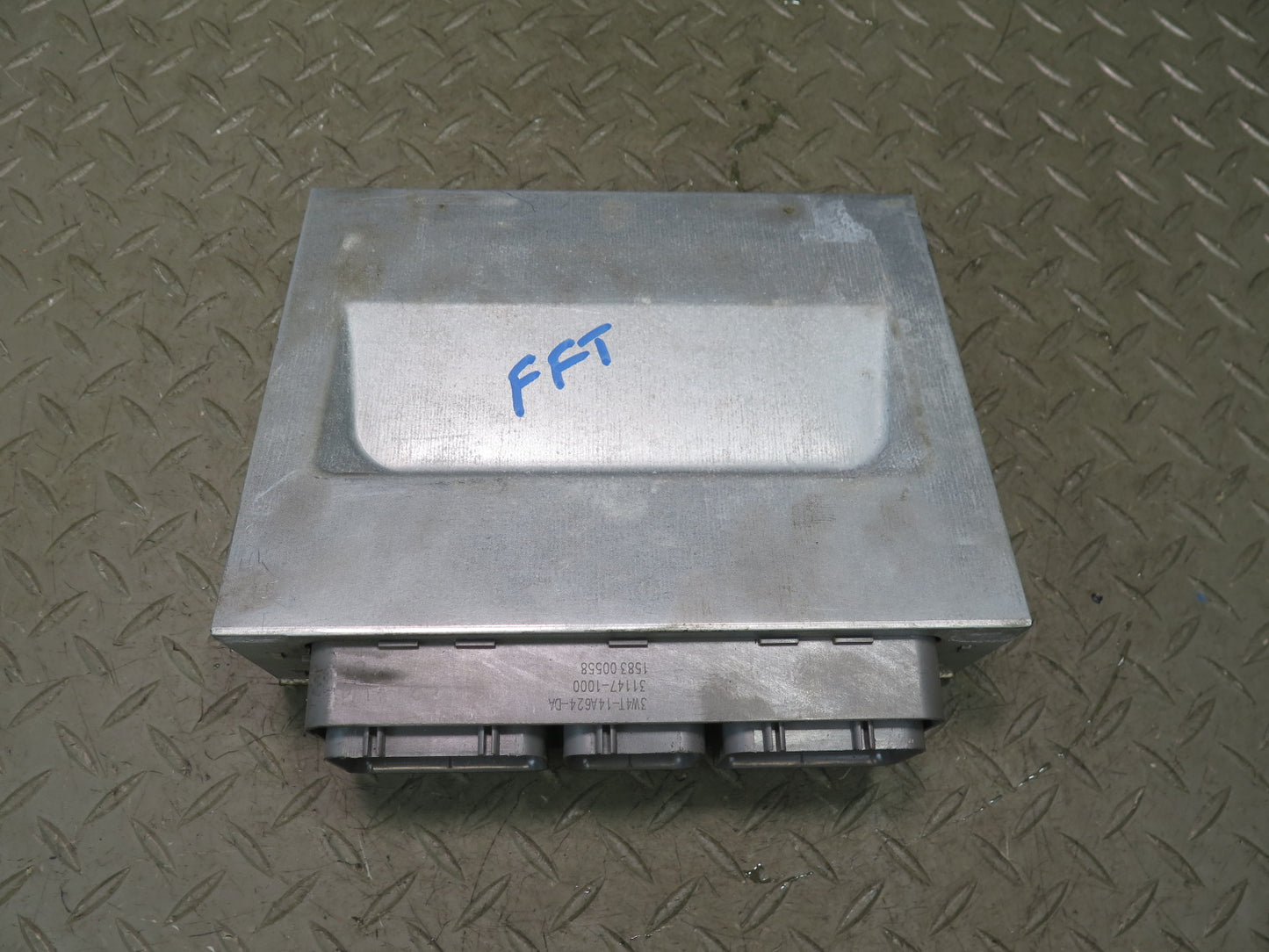 2004 Ford Thunderbird 3.9L AJ35 ECM ECU Engine Control Module 4W6A-12A650-DA OEM