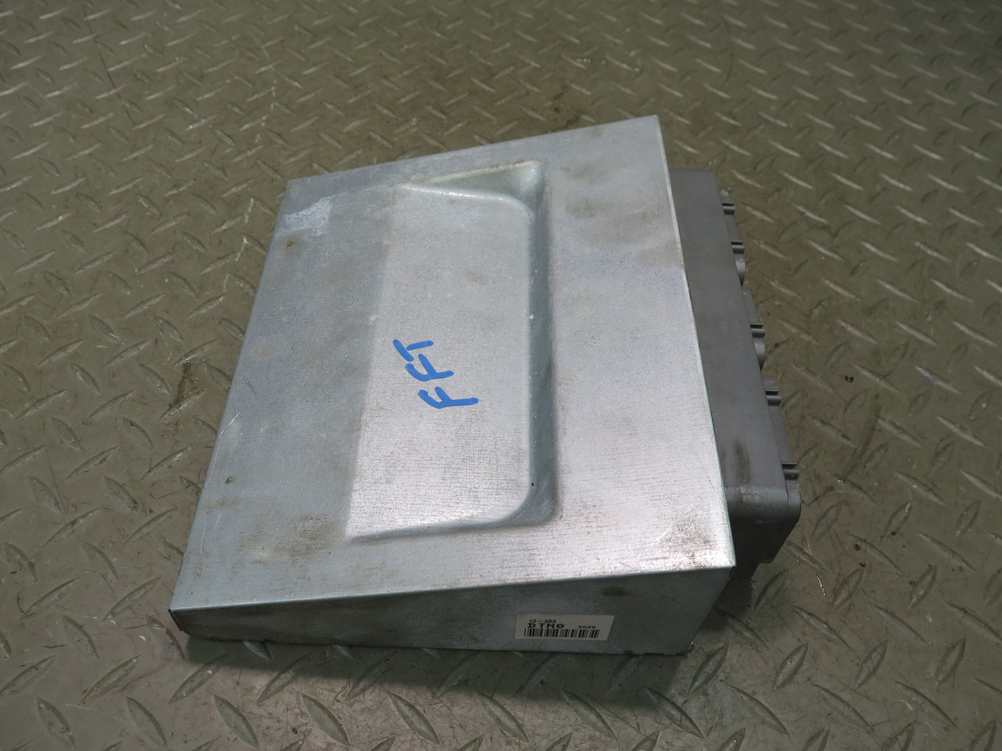 2004 Ford Thunderbird 3.9L AJ35 ECM ECU Engine Control Module 4W6A-12A650-DA OEM