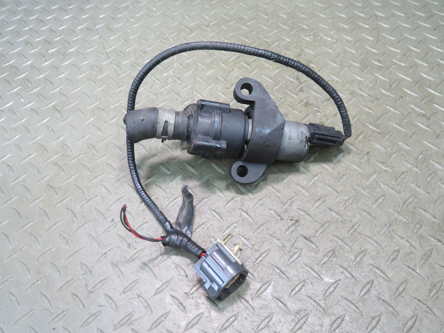 02-05 Ford Thunderbird Auxiliary AUX Coolant Water Pump 0392020071 OEM