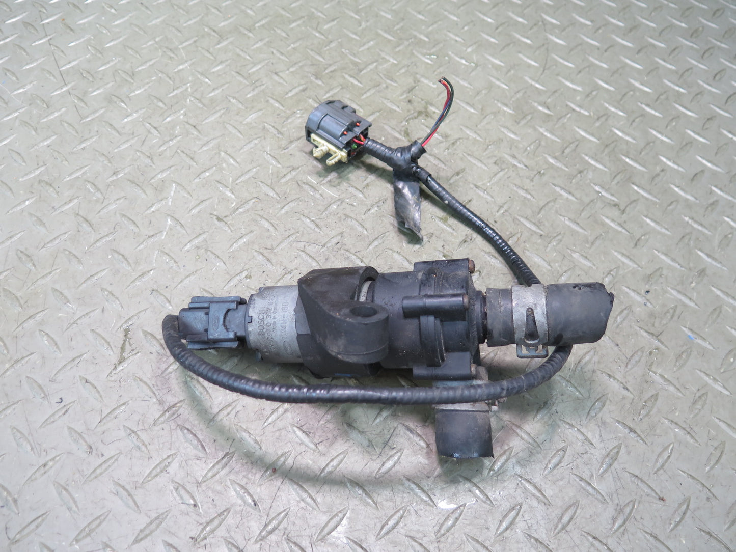 02-05 Ford Thunderbird Auxiliary AUX Coolant Water Pump 0392020071 OEM