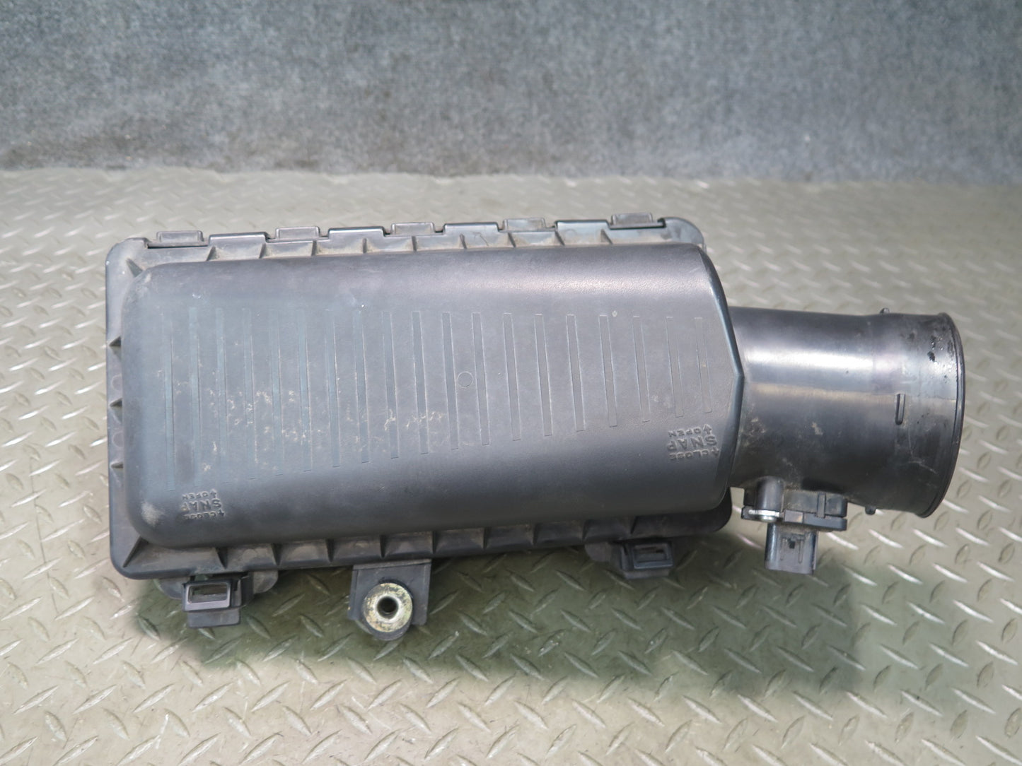 02-05 Ford Thunderbird Air Intake Cleaner Filter Box w MAF Sensor OEM