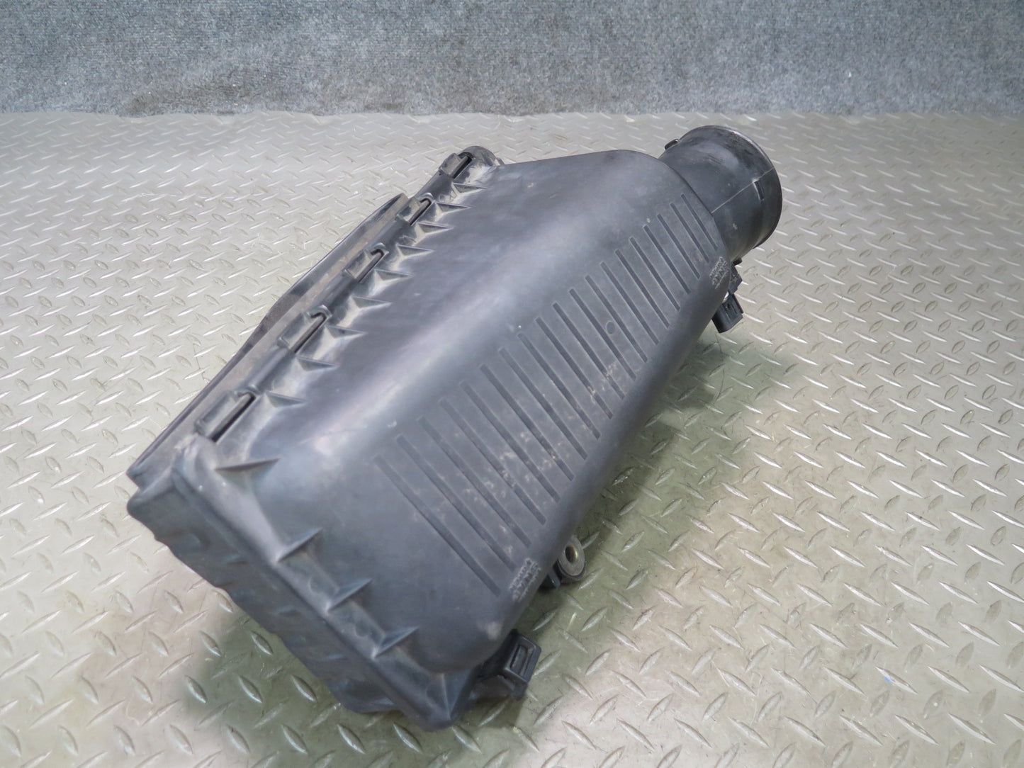 02-05 Ford Thunderbird Air Intake Cleaner Filter Box w MAF Sensor OEM