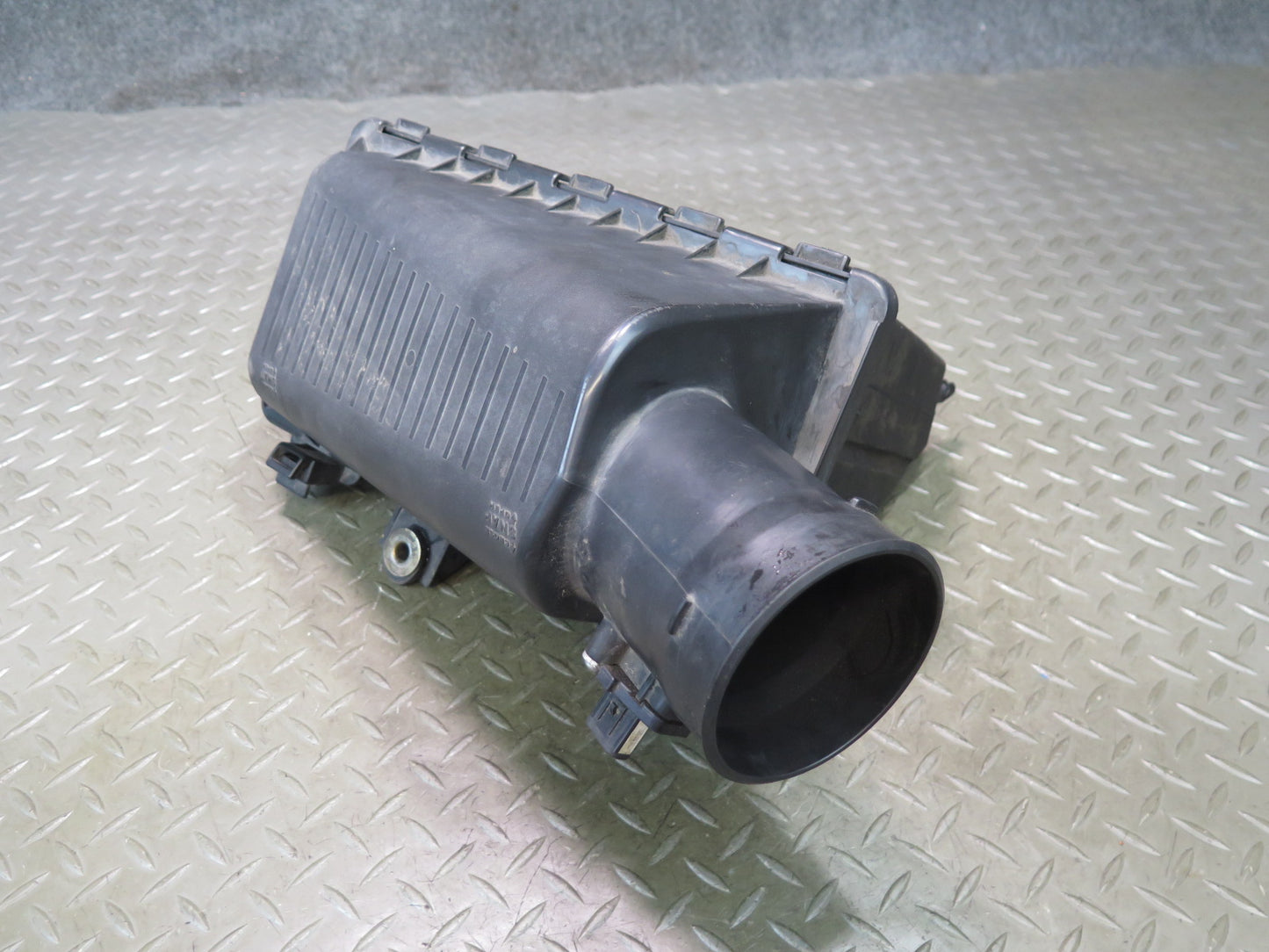02-05 Ford Thunderbird Air Intake Cleaner Filter Box w MAF Sensor OEM