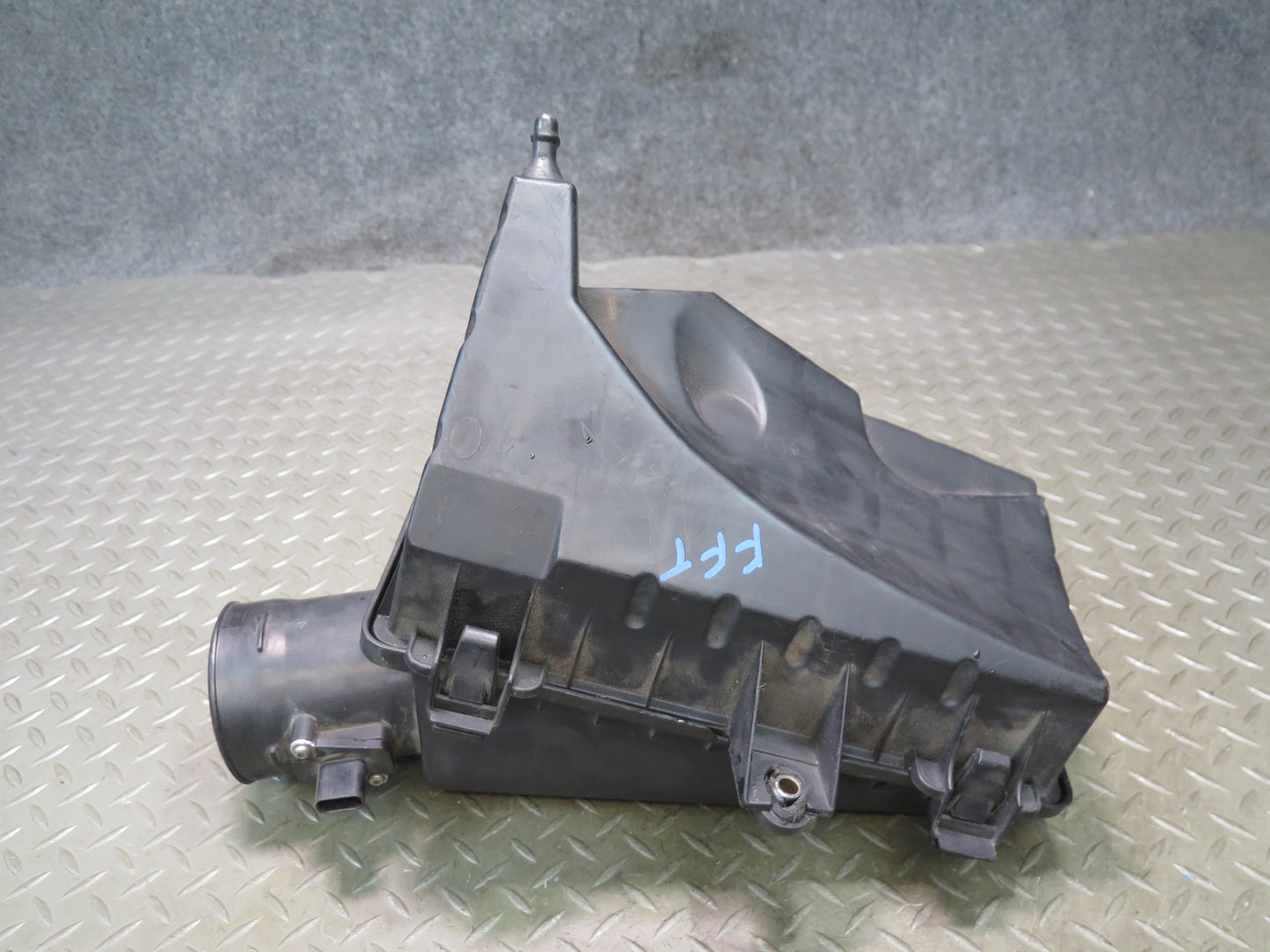 02-05 Ford Thunderbird Air Intake Cleaner Filter Box w MAF Sensor OEM
