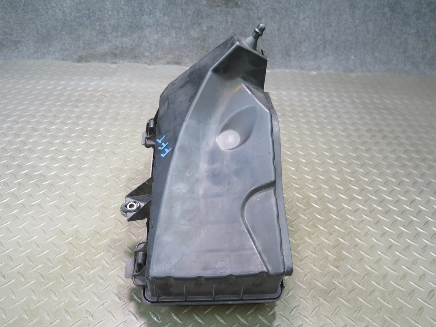 02-05 Ford Thunderbird Air Intake Cleaner Filter Box w MAF Sensor OEM