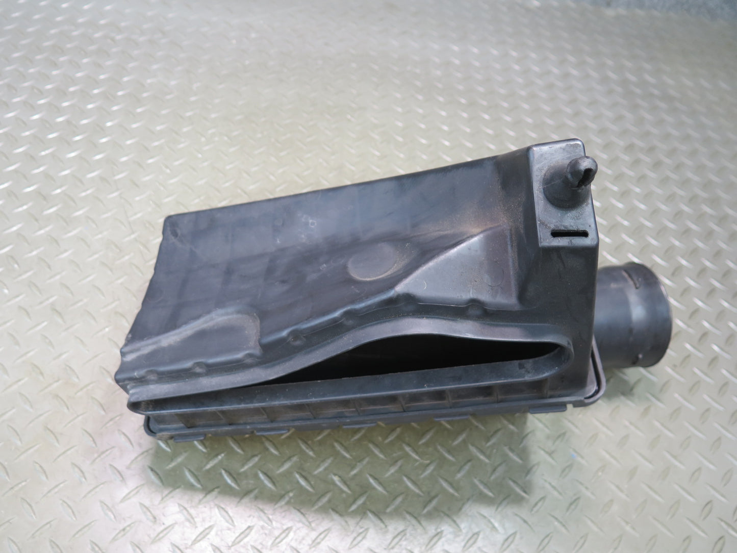 02-05 Ford Thunderbird Air Intake Cleaner Filter Box w MAF Sensor OEM