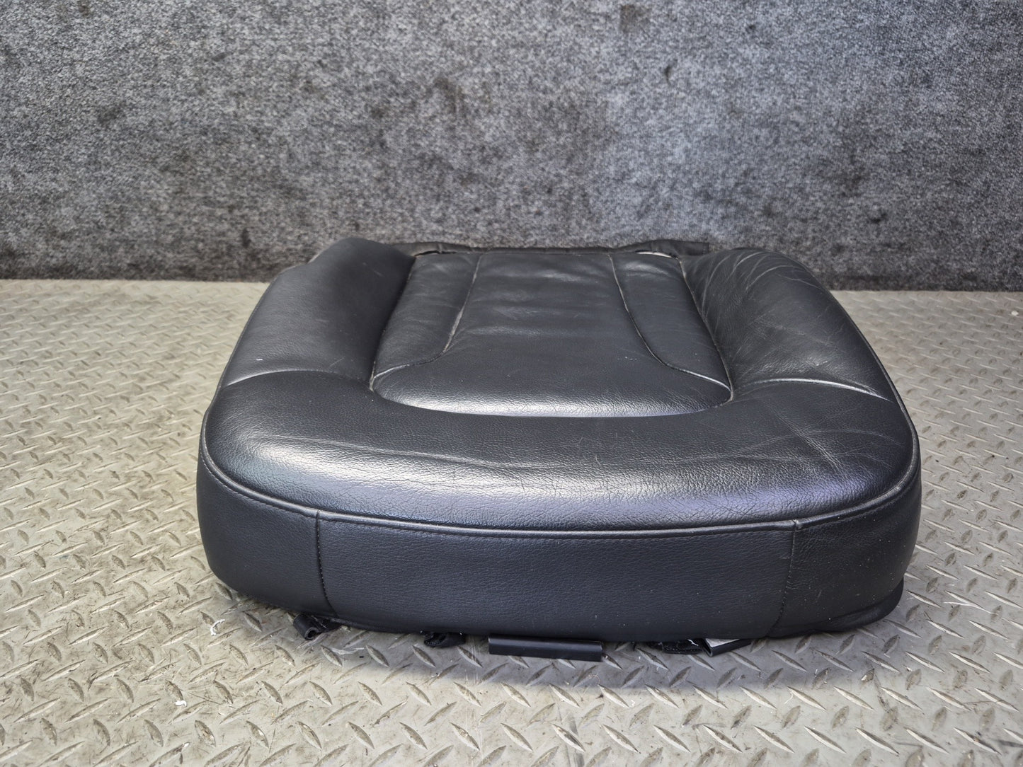 07-15 Audi 4L Q7 Front Left Seat Lower Leather Cushion Black OEM