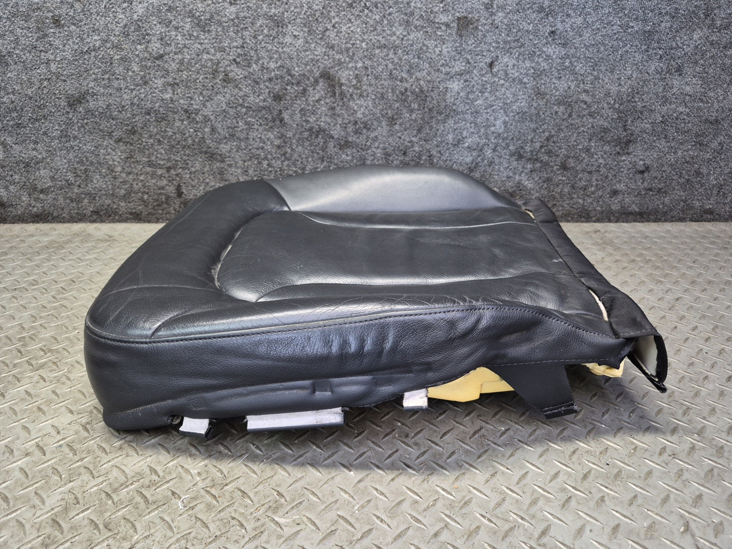07-15 Audi 4L Q7 Front Left Seat Lower Leather Cushion Black OEM