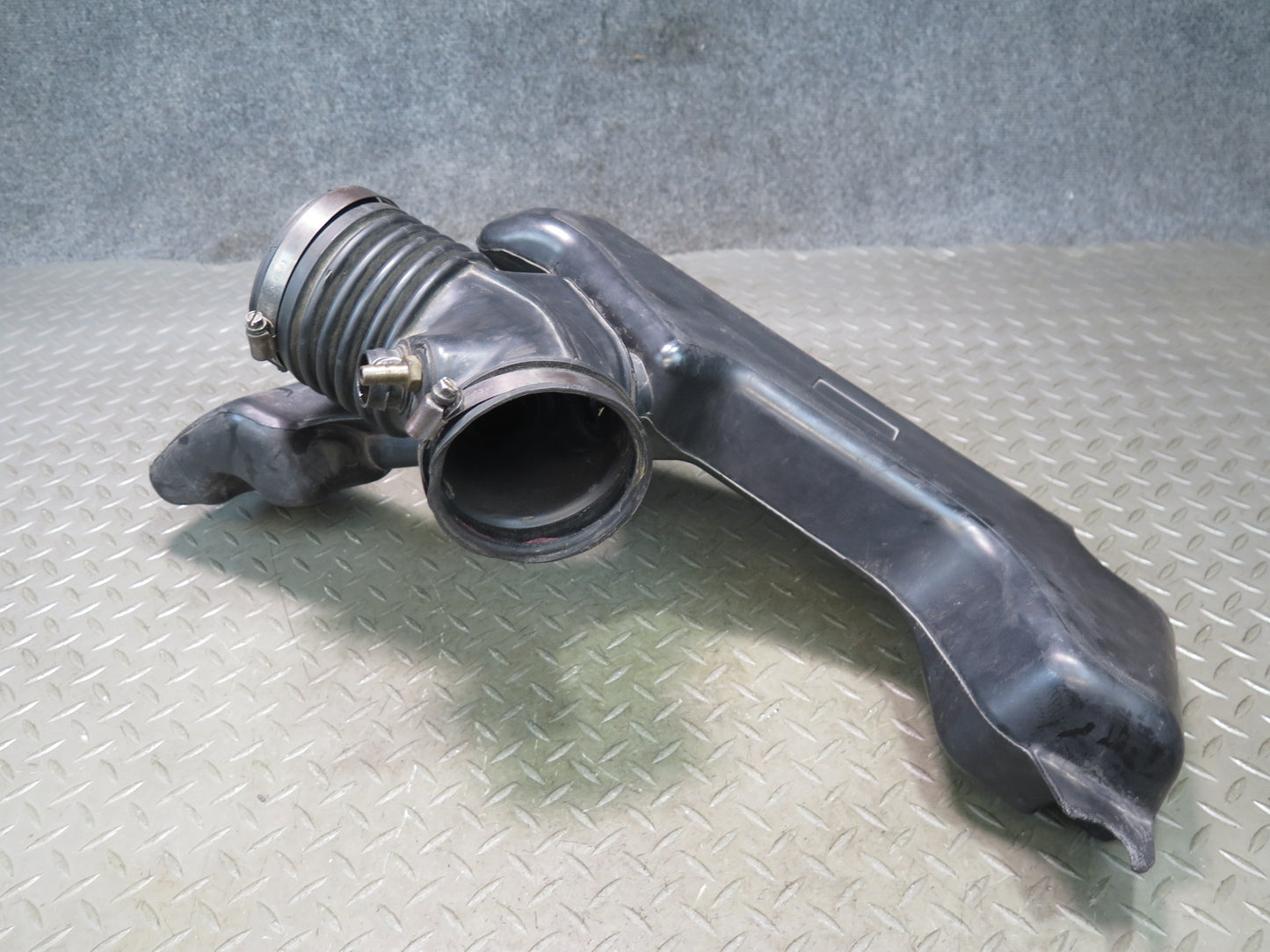 02-05 Ford Thunderbird Air Intake Cleaner Filter Box Resonator Duct Pipe OEM