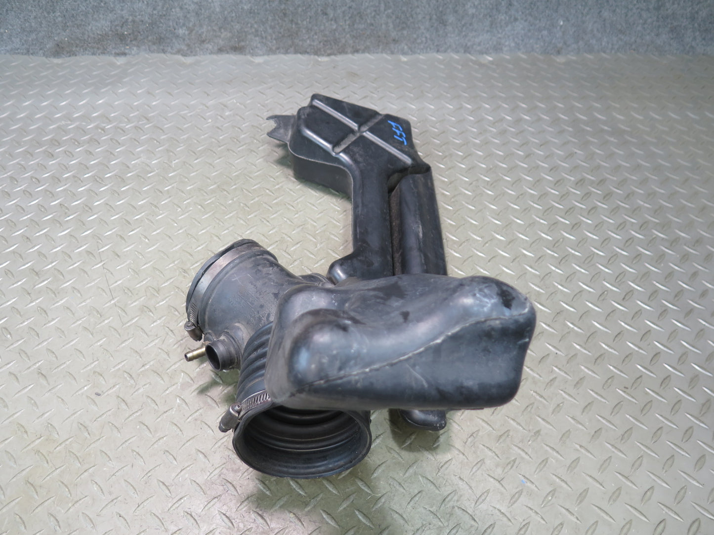 02-05 Ford Thunderbird Air Intake Cleaner Filter Box Resonator Duct Pipe OEM