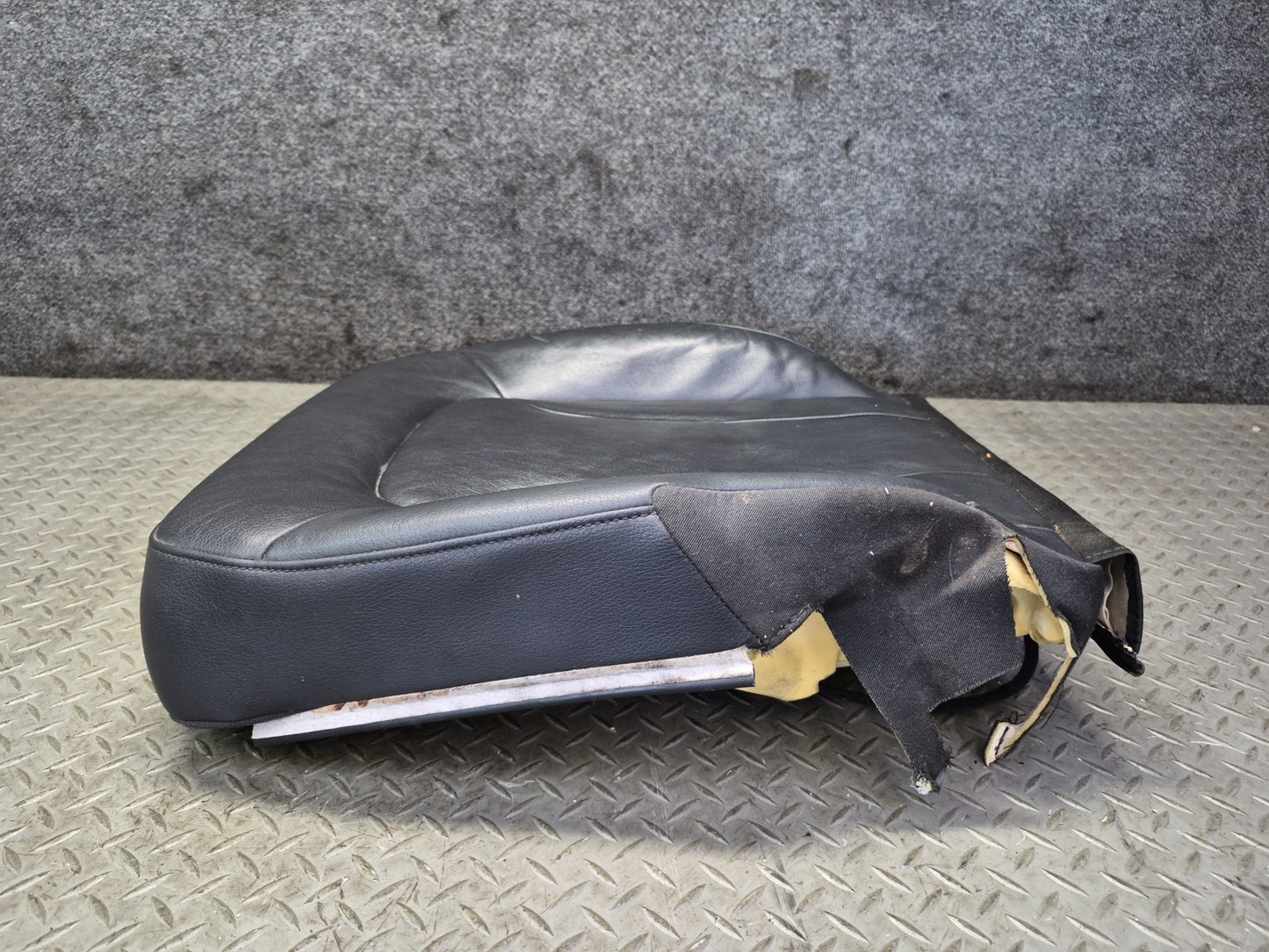 07-15 Audi 4L Q7 Front Right Passenger Seat Lower Leather Cushion Black OEM