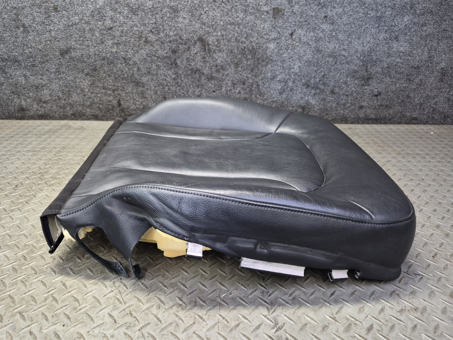 07-15 Audi 4L Q7 Front Right Passenger Seat Lower Leather Cushion Black OEM