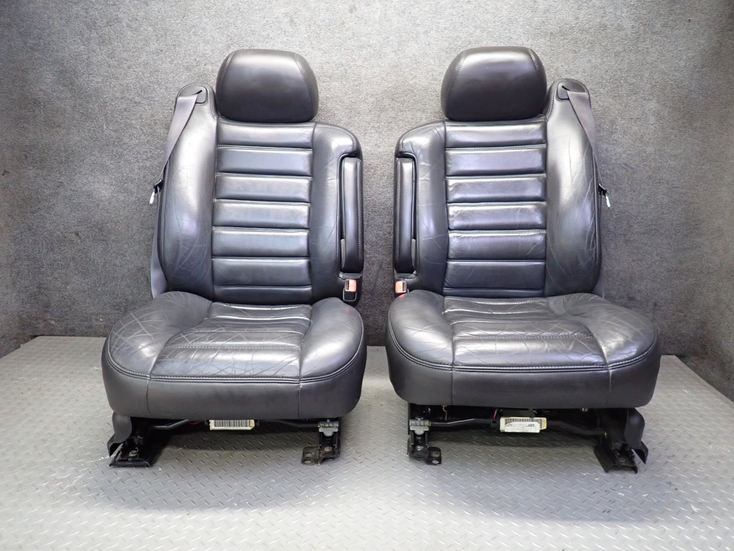 2005-2007 Hummer H2 Front Left & Right Leather Seat Black Set of 2