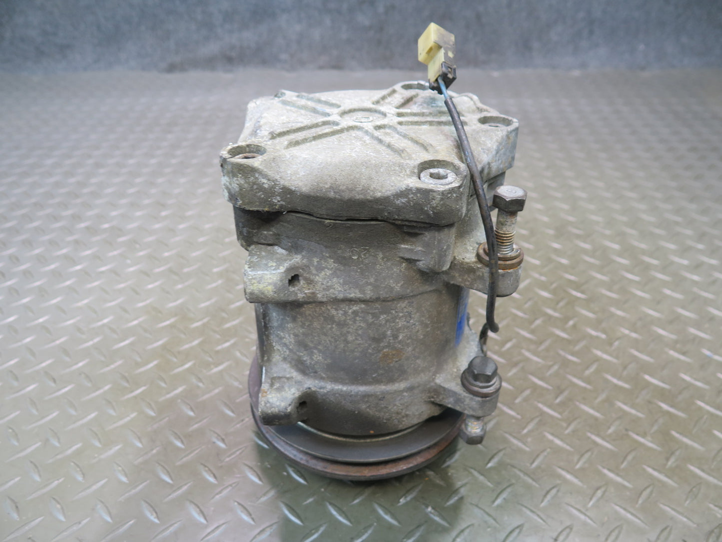 02-05 Ford Thunderbird A/C Air Condition Compressor OEM