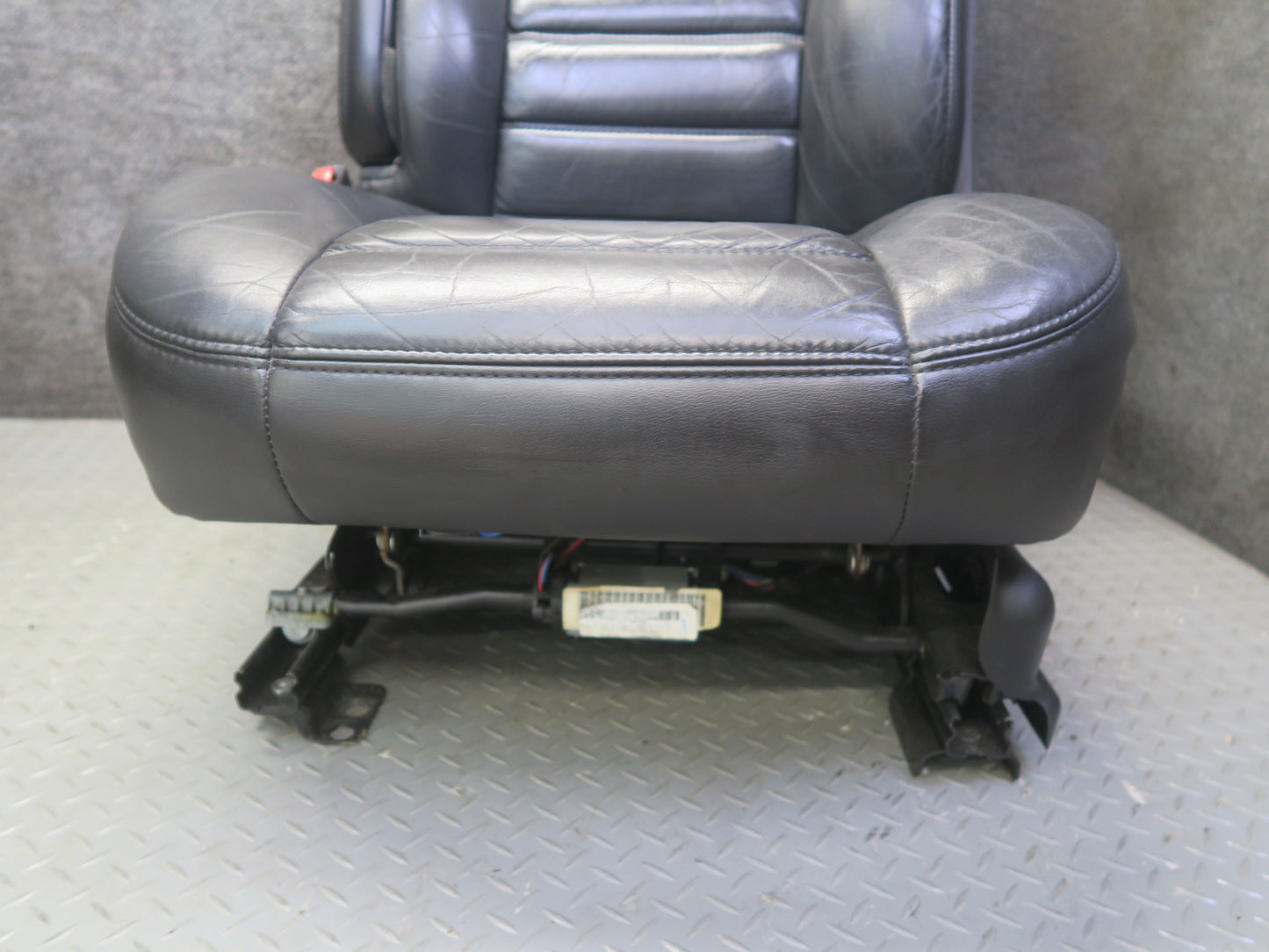 2005-2007 Hummer H2 Front Left & Right Leather Seat Black Set of 2