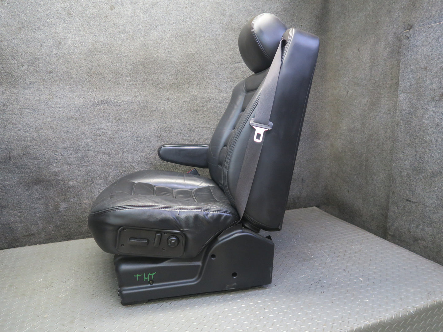 2005-2007 Hummer H2 Front Left & Right Leather Seat Black Set of 2