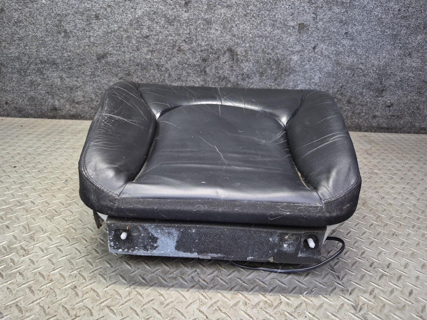 96-02 Mercedes R129 SL500 Front Left Seat Lower Leather Cushion Black OEM