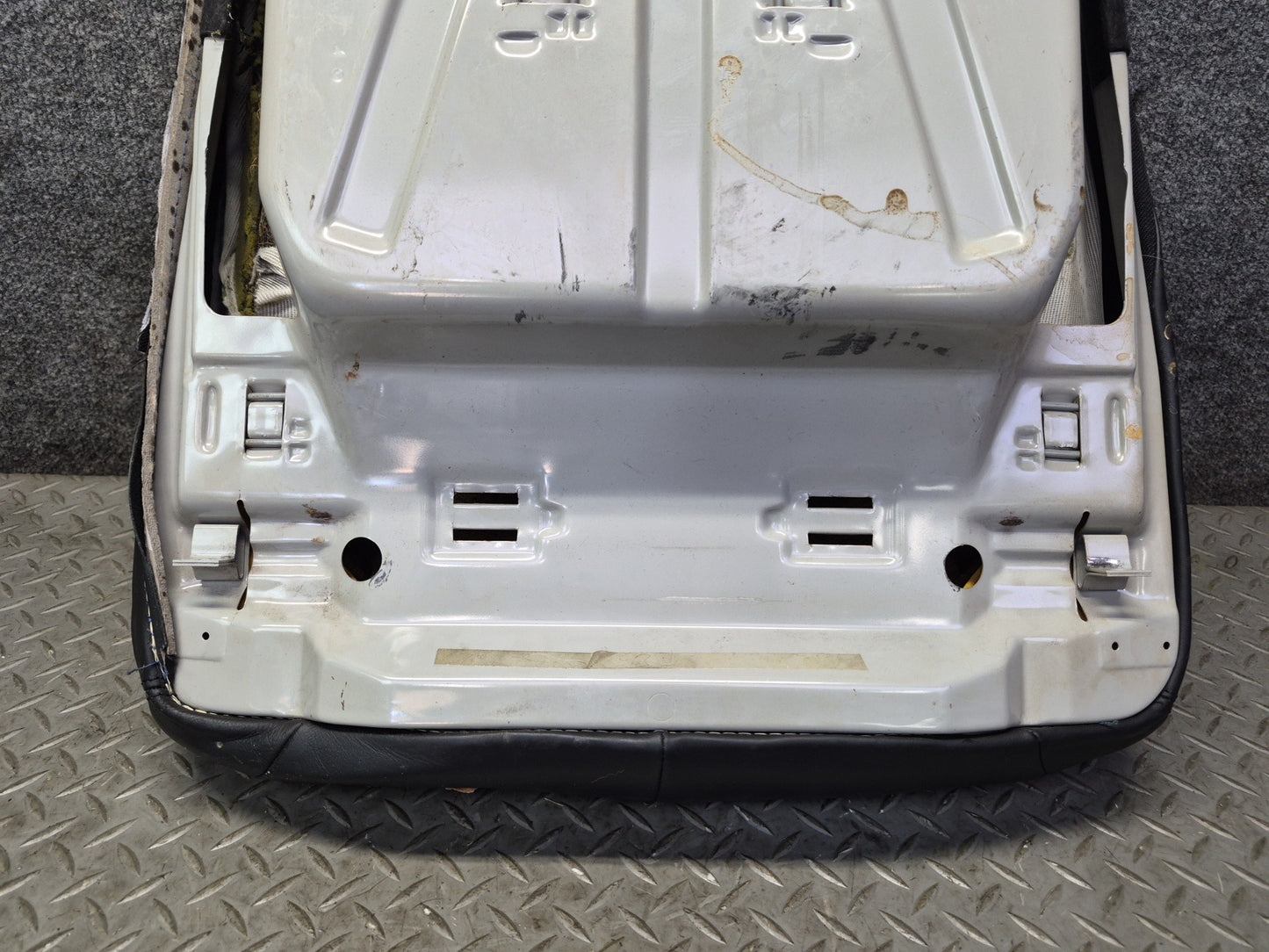 96-02 Mercedes R129 SL500 Front Left Seat Lower Leather Cushion Black OEM